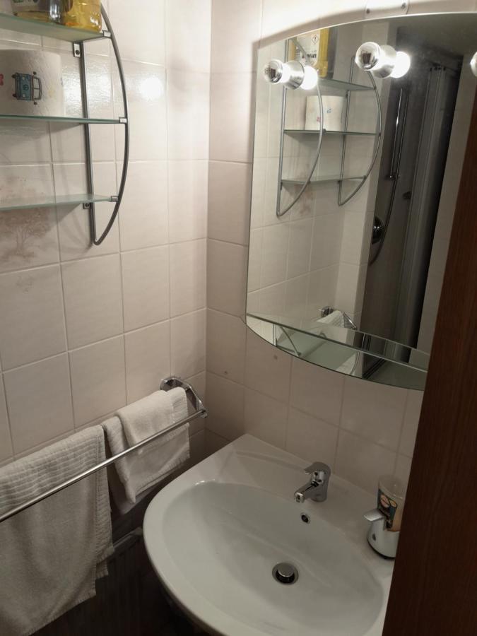 Apartment Mit Kueche Und Balkon Oder Terrasse, Ruhig Und Gut Erreichbar Piding Luaran gambar